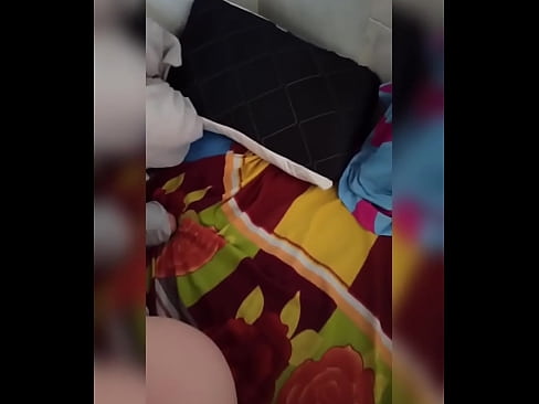 ❤️ Hevjîna min li malê bi tenê dimîne ji ber ku mêrê wê diçe betlaneyê û ez firsendê distînim ku ez wê biçînim û kerê wê bi şîr tijî bikim. ️ Porno li me ️❤