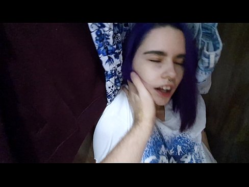 ❤️ Xwişka min di dolabê de dît û alîkariya wê kir ️ Porno li me ️❤